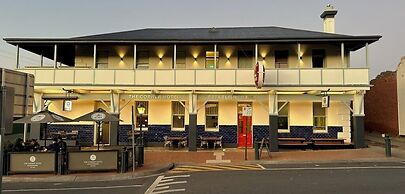 Corner Hotel Alexandra