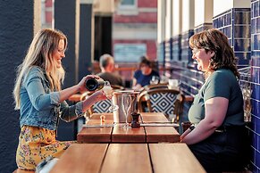 Corner Hotel Alexandra