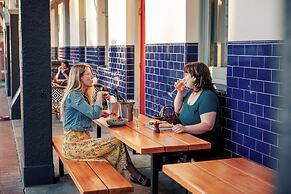 Corner Hotel Alexandra