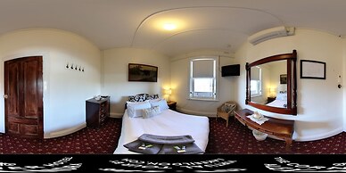 Corner Hotel Alexandra