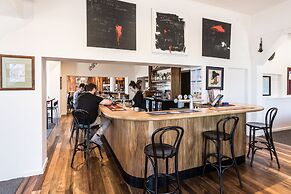 Corner Hotel Alexandra