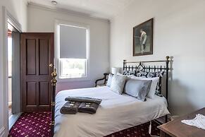 Corner Hotel Alexandra