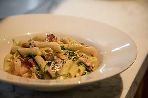 Corner Hotel Alexandra