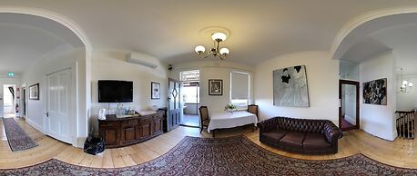 Corner Hotel Alexandra