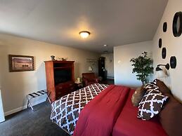 Roundtop Mountain Vista - Cabins and Motel