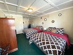 Roundtop Mountain Vista - Cabins and Motel