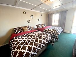 Roundtop Mountain Vista - Cabins and Motel