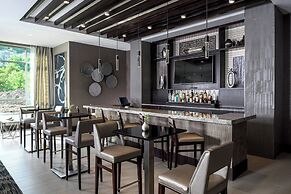 Courtyard by Marriott Edgewater NYC Area
