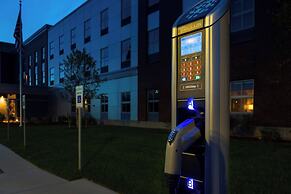 Courtyard by Marriott Edgewater NYC Area