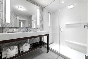 Courtyard by Marriott Edgewater NYC Area