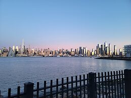 Courtyard by Marriott Edgewater NYC Area