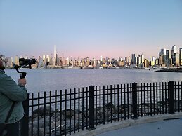 Courtyard by Marriott Edgewater NYC Area