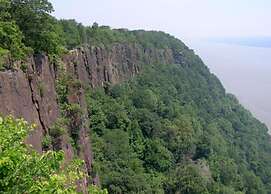 Courtyard by Marriott Edgewater NYC Area
