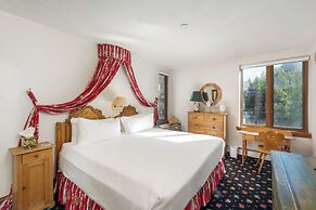 Christiania Condos - CoralTree Residence Collection