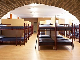 Albergue Monasterio de La Magdalena - Hostel
