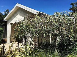 Abalina Cottages, Rotary Drive