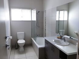 Abalina Cottages, Rotary Drive