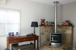 Abalina Cottages, Rotary Drive