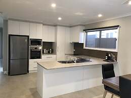 Abalina Cottages, Rotary Drive