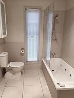 Abalina Cottages, Rotary Drive