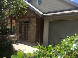 Abalina Cottages, Rotary Drive