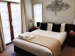 Abalina Cottages, Rotary Drive