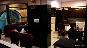 Metropolis Tourist Home