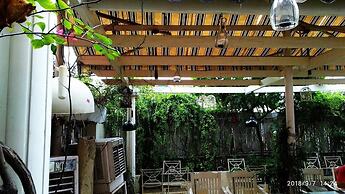 Metropolis Tourist Home