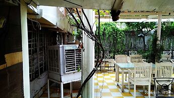 Metropolis Tourist Home