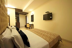 Metropolis Tourist Home