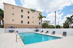 Holiday Inn Express & Suites Boynton Beach West by IHG
