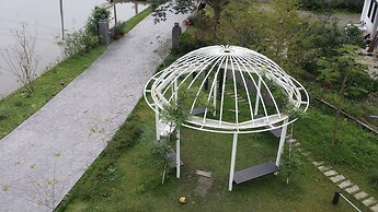 Barefoot and Breakfast