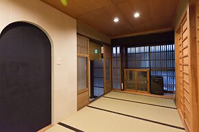 'Kakishibu-an' Machiya Holiday House