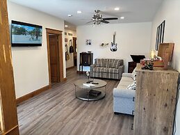 Hermann Crown Suites