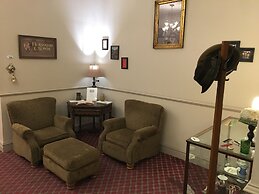 Hermann Crown Suites