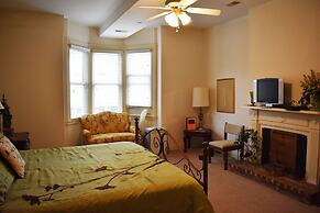 Hermann Crown Suites