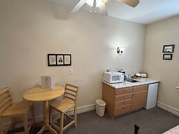 Hermann Crown Suites