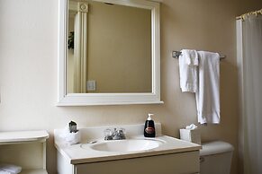 Hermann Crown Suites