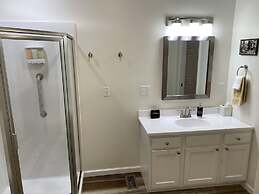 Hermann Crown Suites
