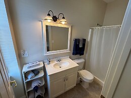 Hermann Crown Suites