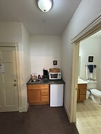 Hermann Crown Suites