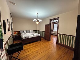 Hermann Crown Suites