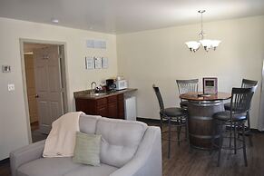 Hermann Crown Suites