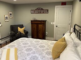 Hermann Crown Suites