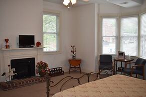 Hermann Crown Suites