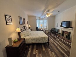 Hermann Crown Suites