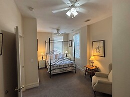 Hermann Crown Suites