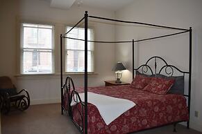 Hermann Crown Suites