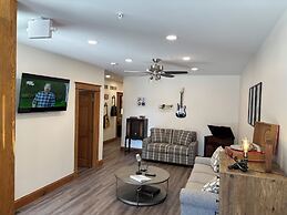 Hermann Crown Suites