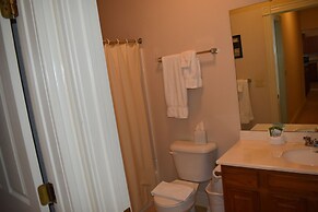 Hermann Crown Suites